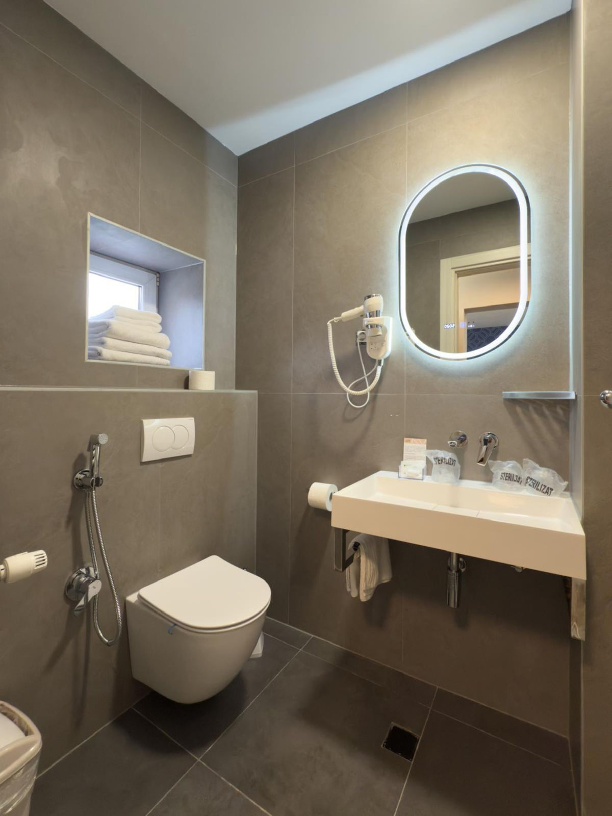 Cameră triplă 3★ Superior cu balcon — imagine 5