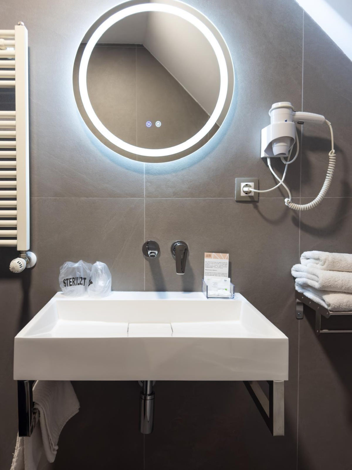 Cameră triplă 3★ Superior cu balcon — imagine 7