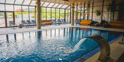 Piscină interioară încălzită